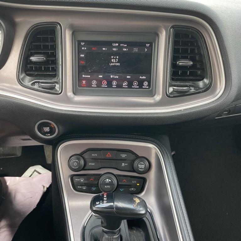 2022 Dodge Challenger Image 9