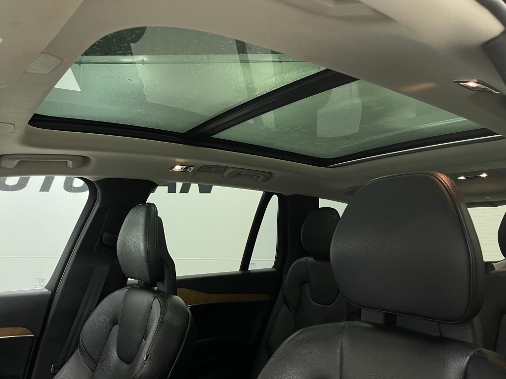 2021 Volvo XC90 Image 12