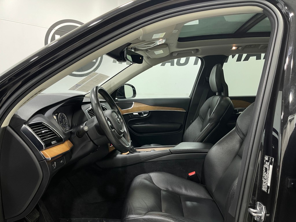 2021 Volvo XC90 Image 13