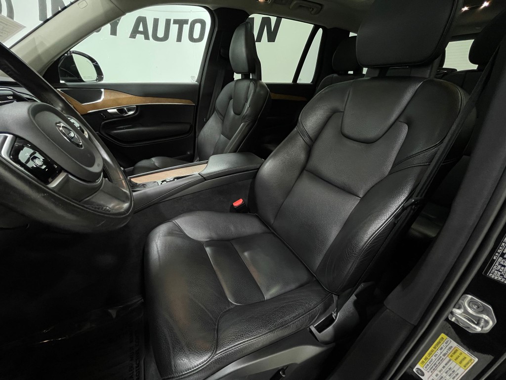 2021 Volvo XC90 Image 14