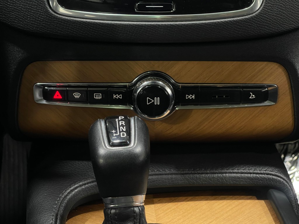 2021 Volvo XC90 Image 25