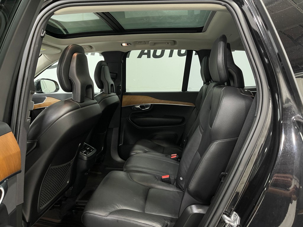 2021 Volvo XC90 Image 30