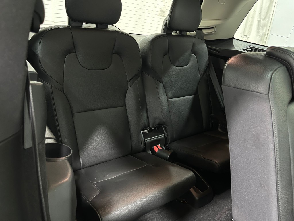 2021 Volvo XC90 Image 32
