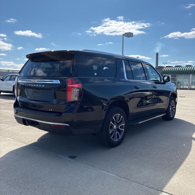 2021 Chevrolet Suburban Image 4
