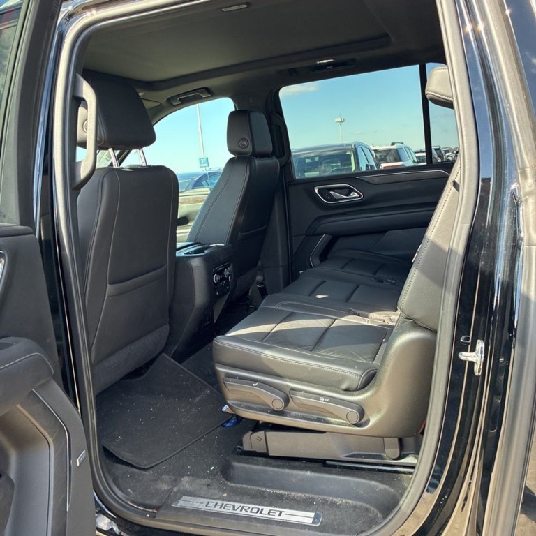 2021 Chevrolet Suburban Image 16