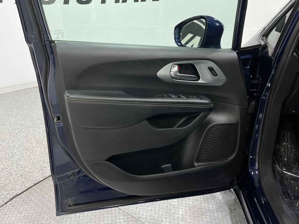 2020 Chrysler Pacifica Image 16