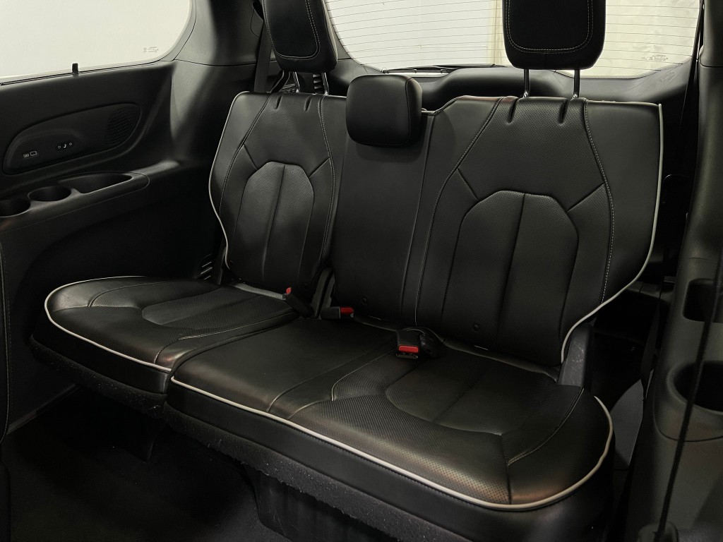 2020 Chrysler Pacifica Image 32
