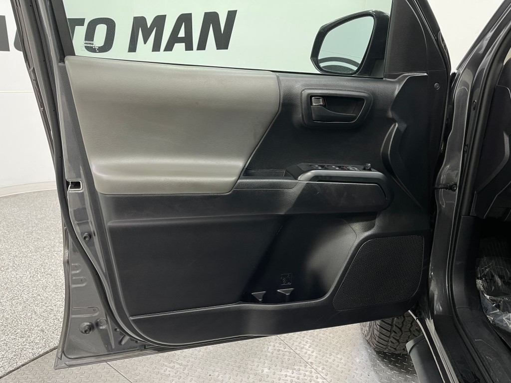 2020 Toyota Tacoma Image 13