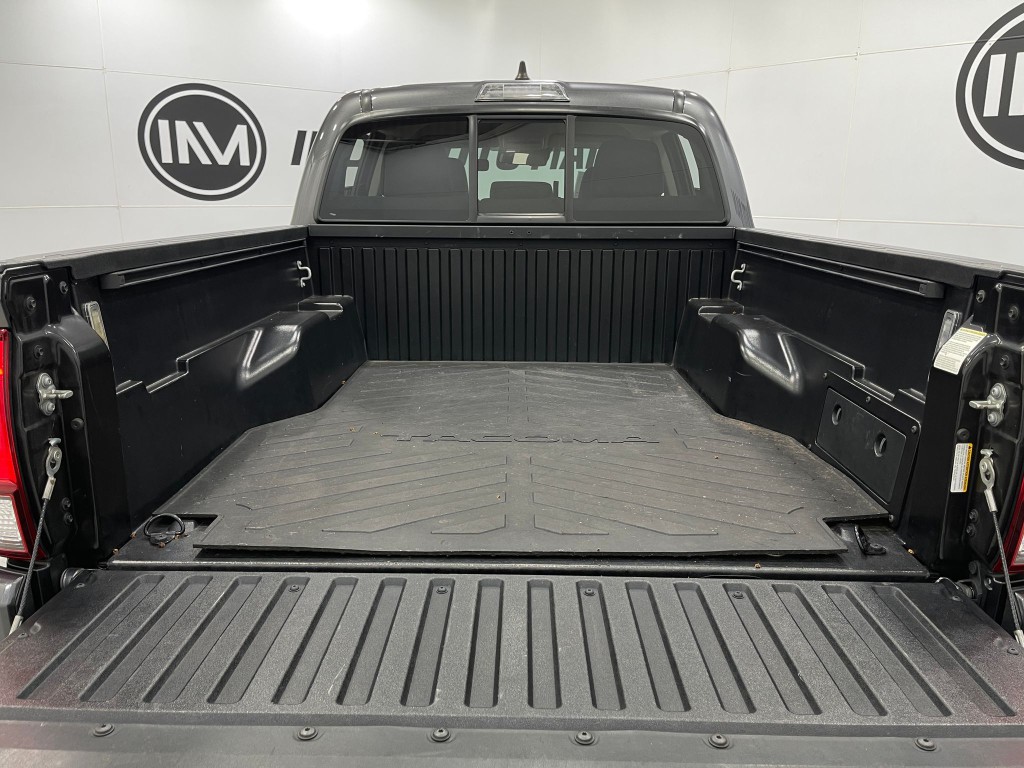 2020 Toyota Tacoma Image 24