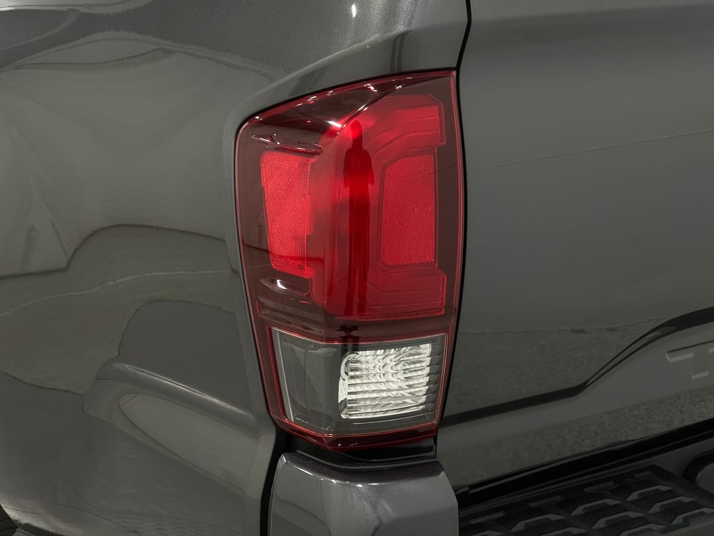 2020 Toyota Tacoma Image 31