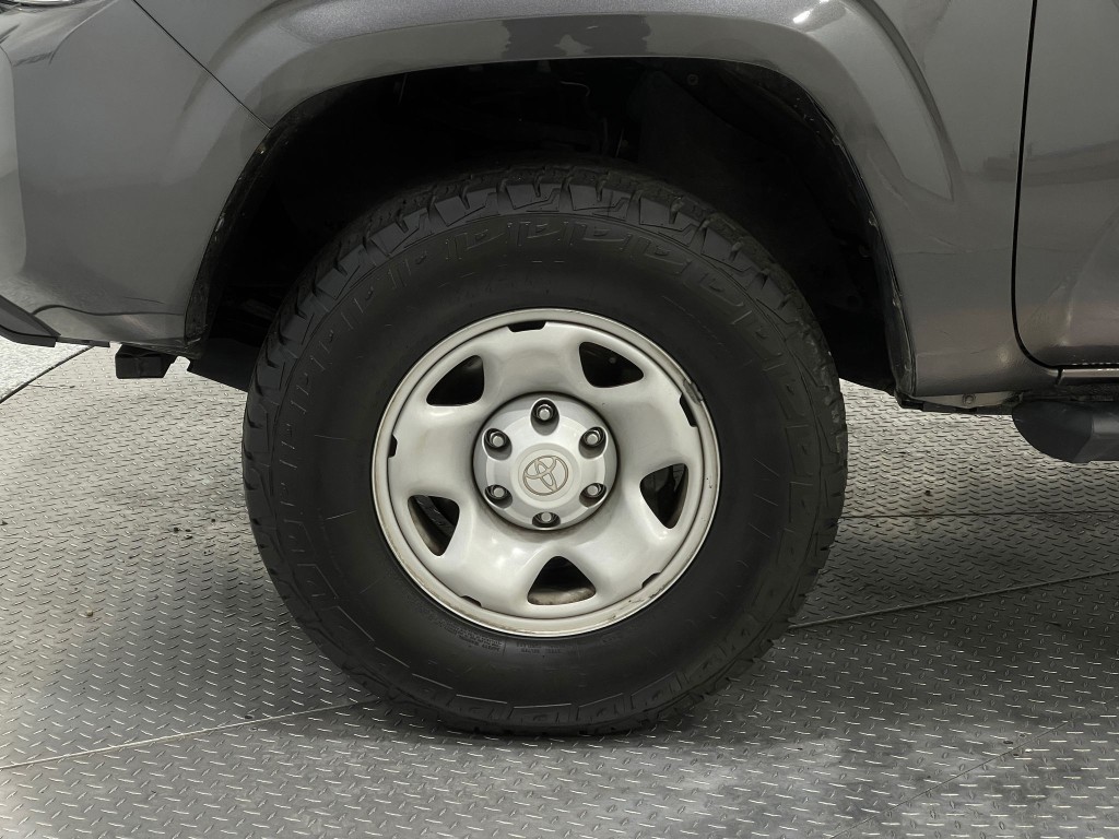 2020 Toyota Tacoma Image 32