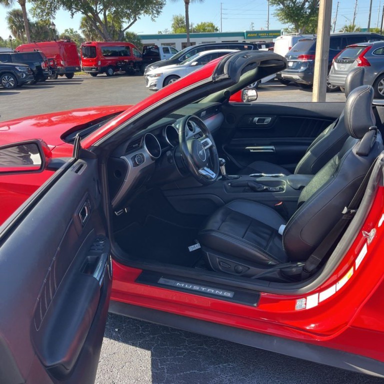 2021 Ford Mustang Image 5