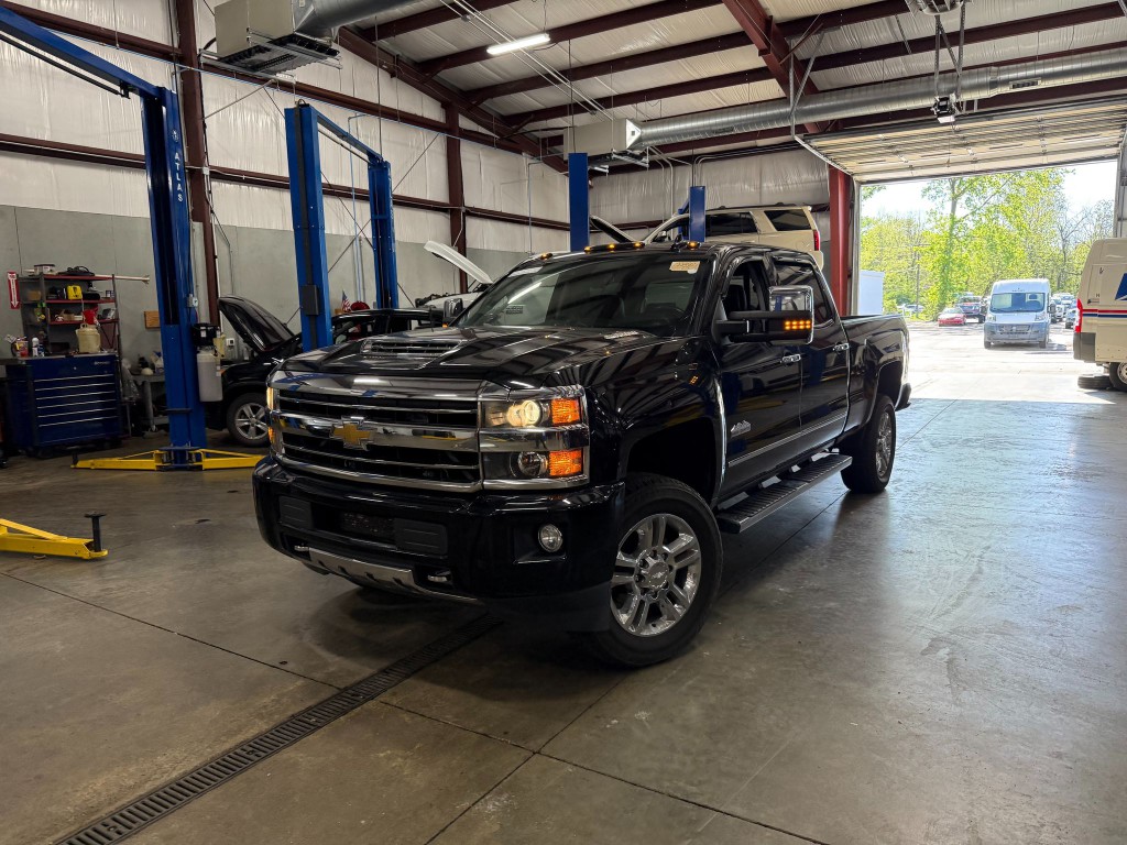 2019 Chevrolet Silverado 1500 Image 2