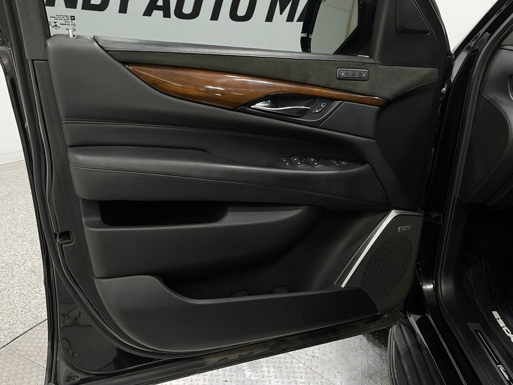 2019 Cadillac Escalade Image 16