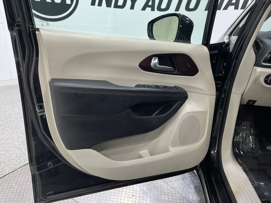 2019 Chrysler Pacifica Image 14