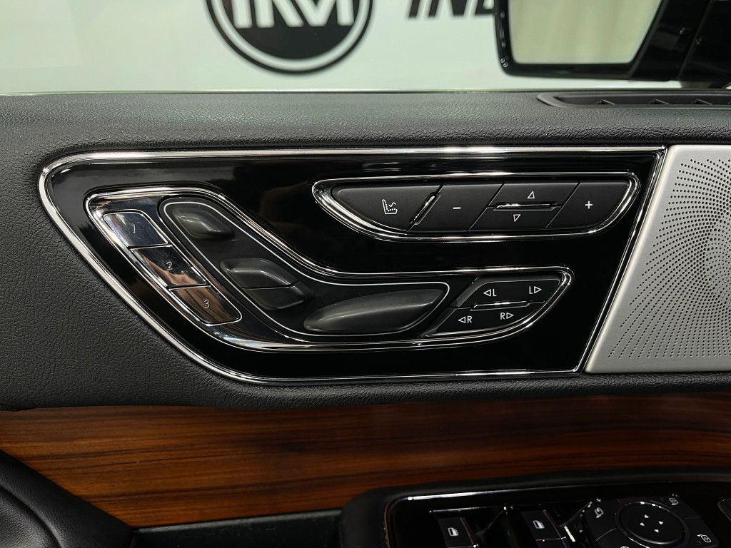 2019 Lincoln Navigator Image 17