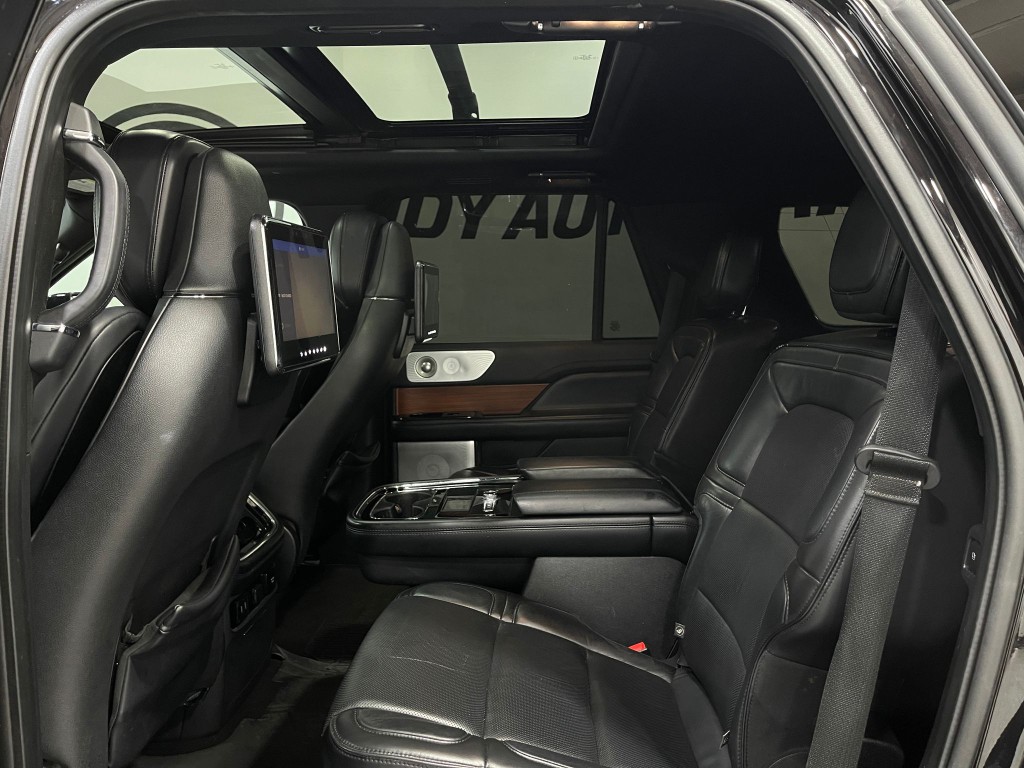 2019 Lincoln Navigator Image 29