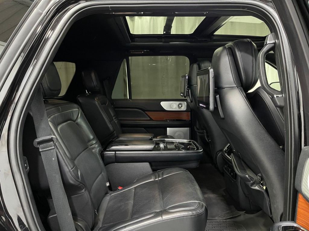 2019 Lincoln Navigator Image 32
