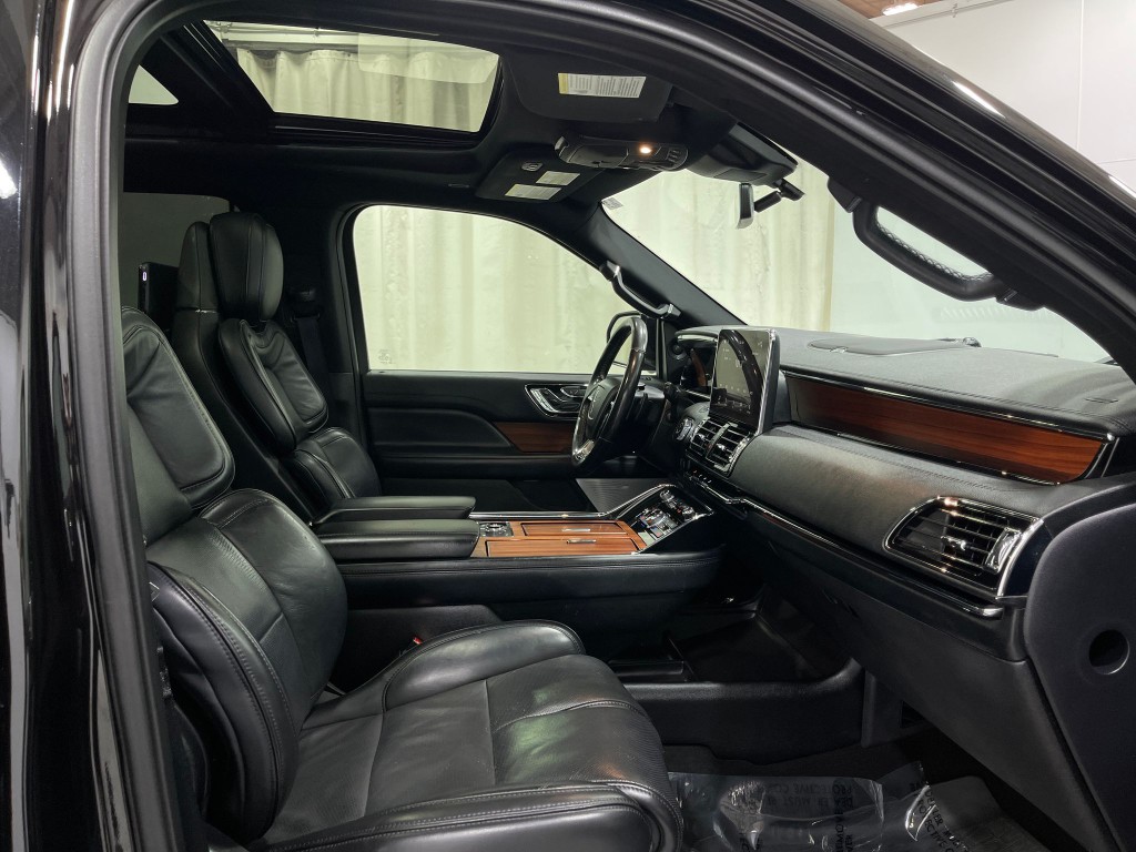 2019 Lincoln Navigator Image 33