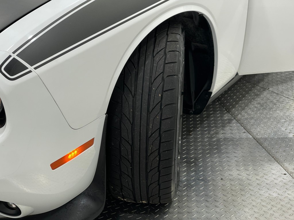 2019 Dodge Challenger Image 32