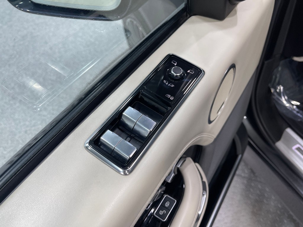 2019 Land Rover Range Rover Image 16