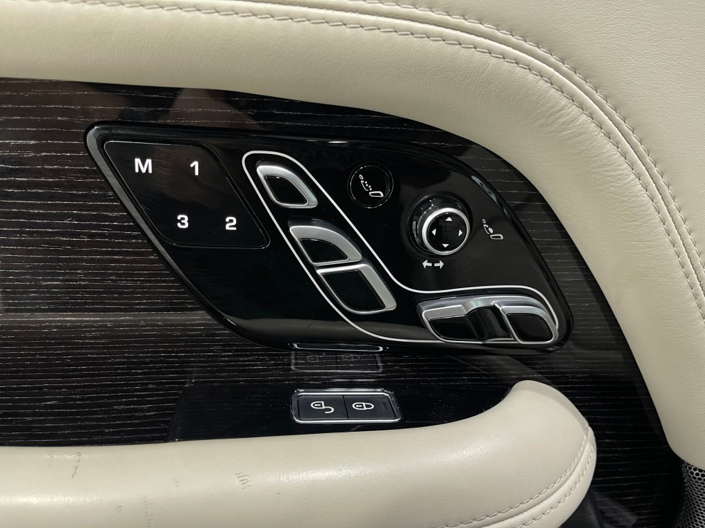 2019 Land Rover Range Rover Image 17