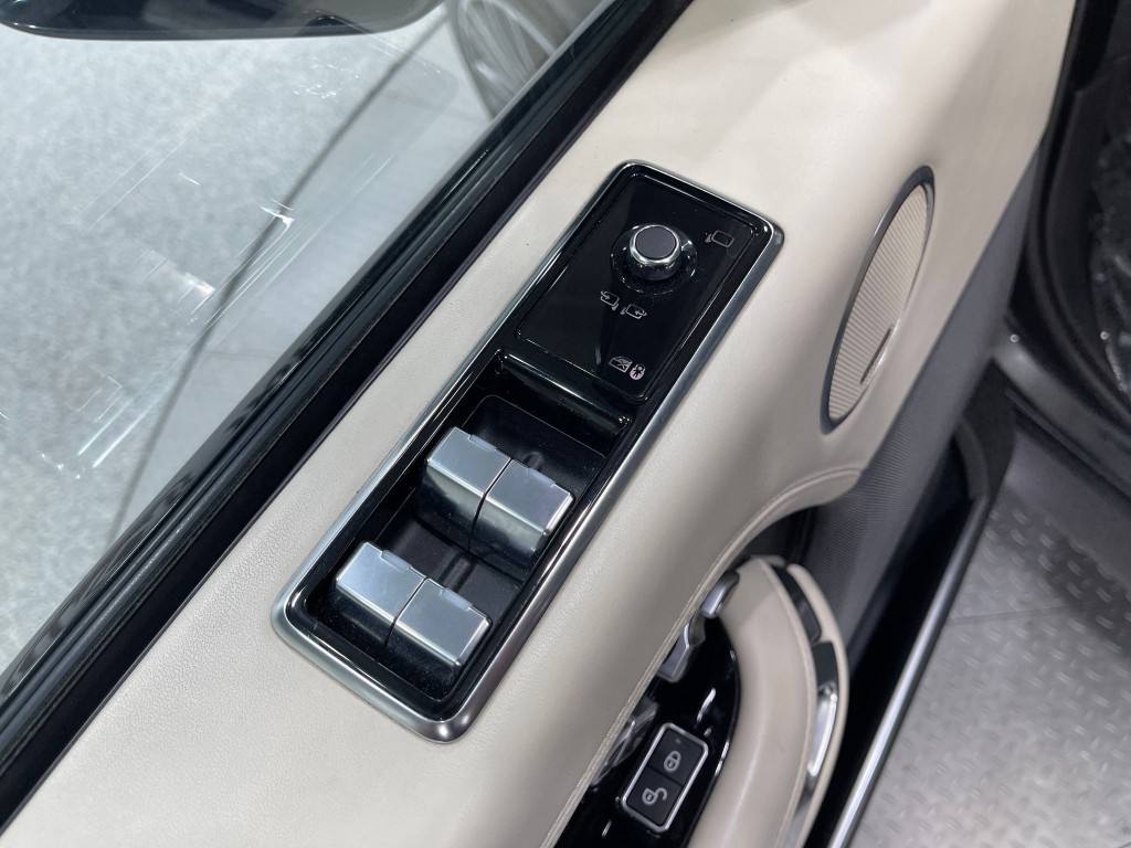 2019 Land Rover Range Rover Image 16