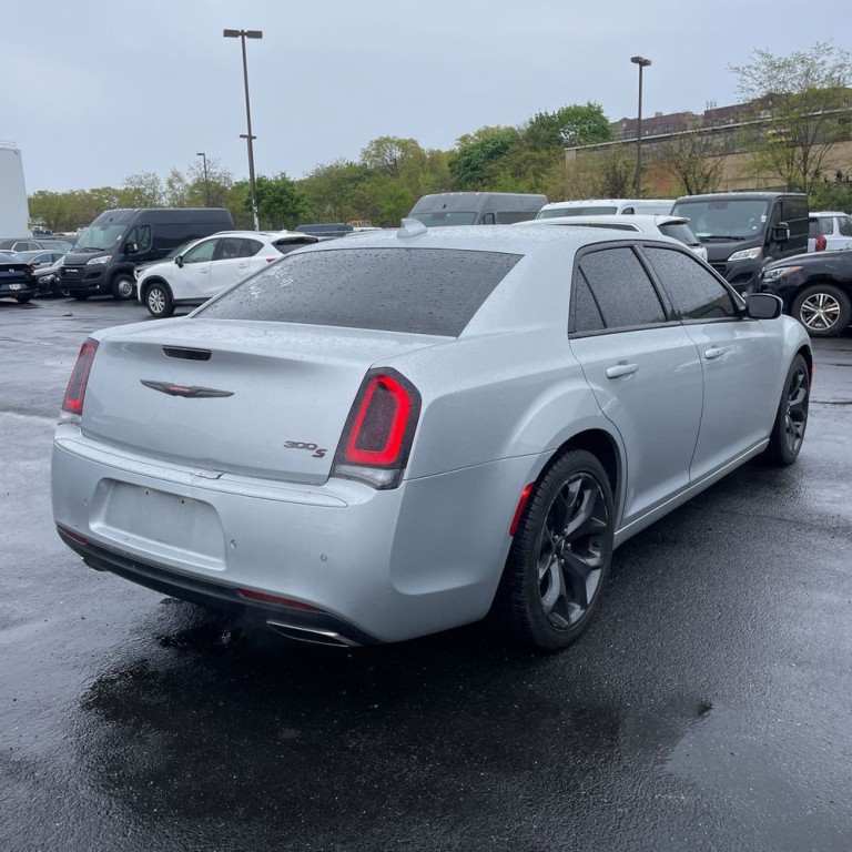 2021 Chrysler 300 Image 3
