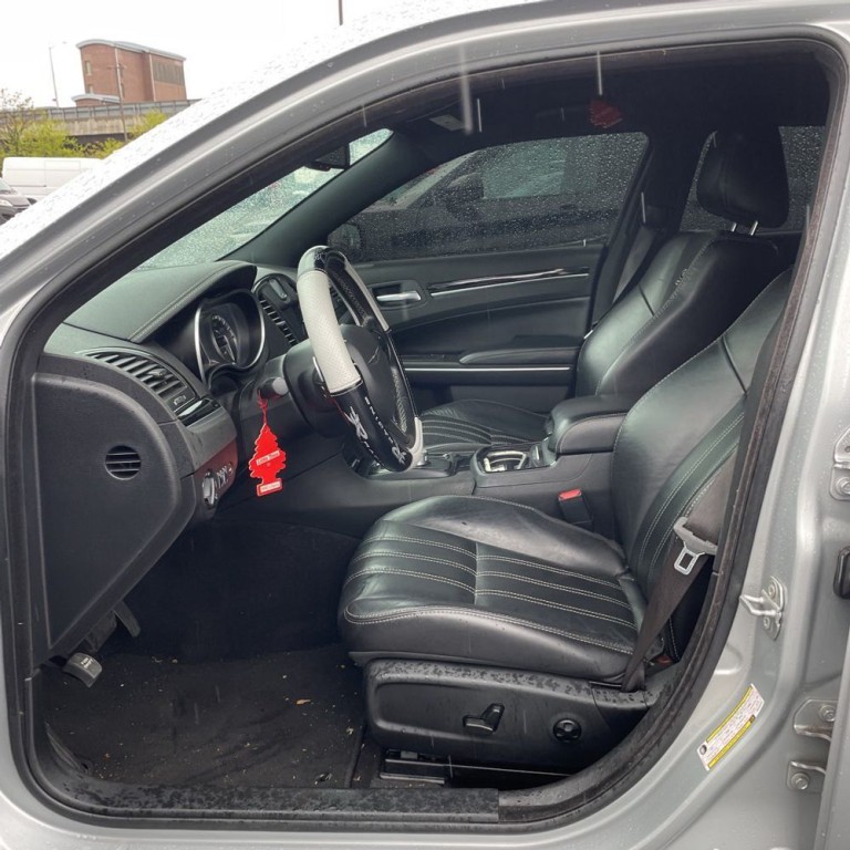 2021 Chrysler 300 Image 5