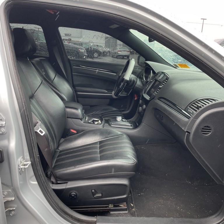 2021 Chrysler 300 Image 6