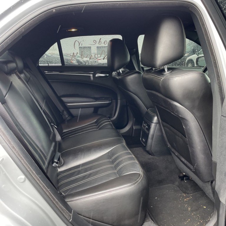 2021 Chrysler 300 Image 11