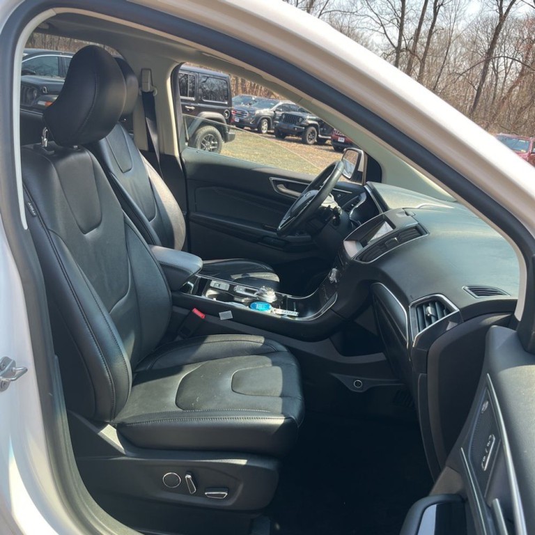 2019 Ford Edge Image 8