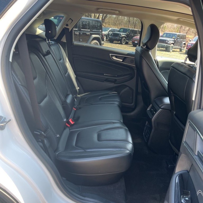 2019 Ford Edge Image 15