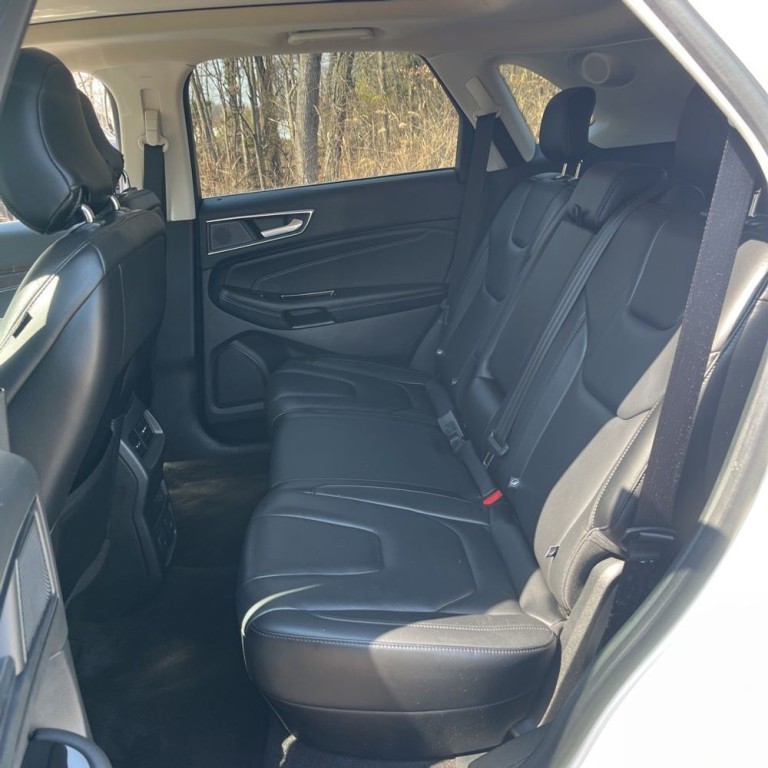 2019 Ford Edge Image 16