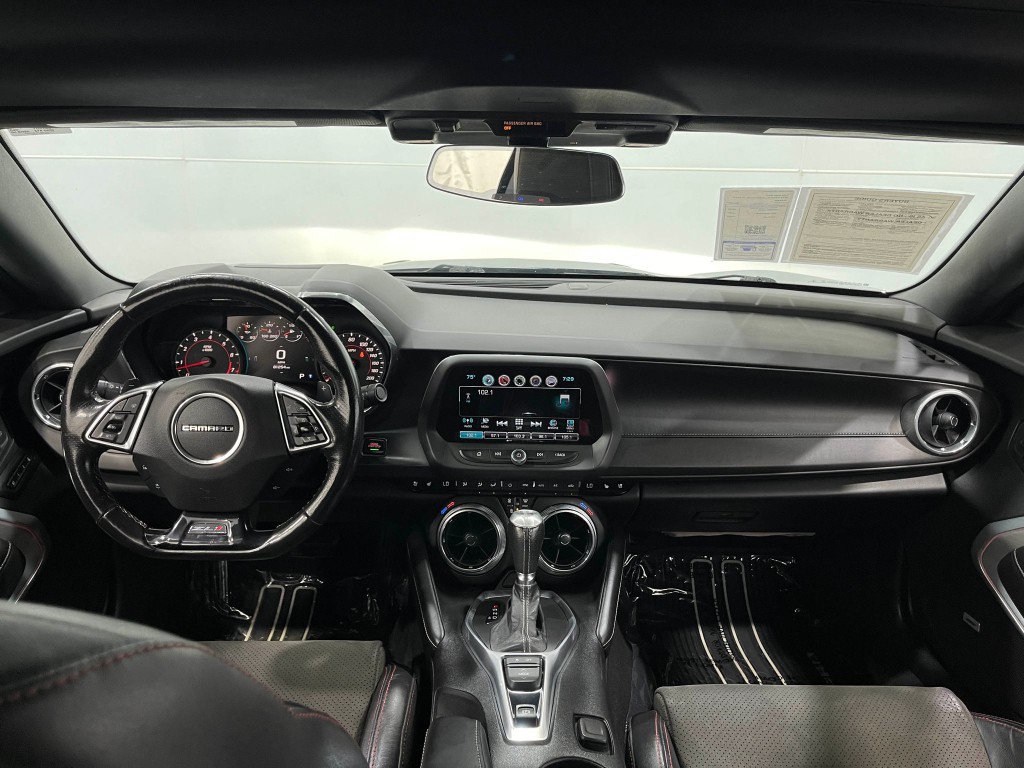 2018 Chevrolet Camaro Image 16