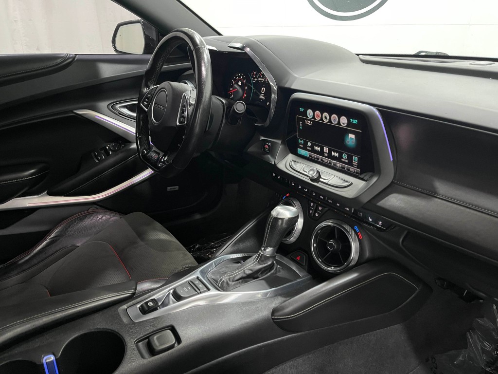 2018 Chevrolet Camaro Image 17