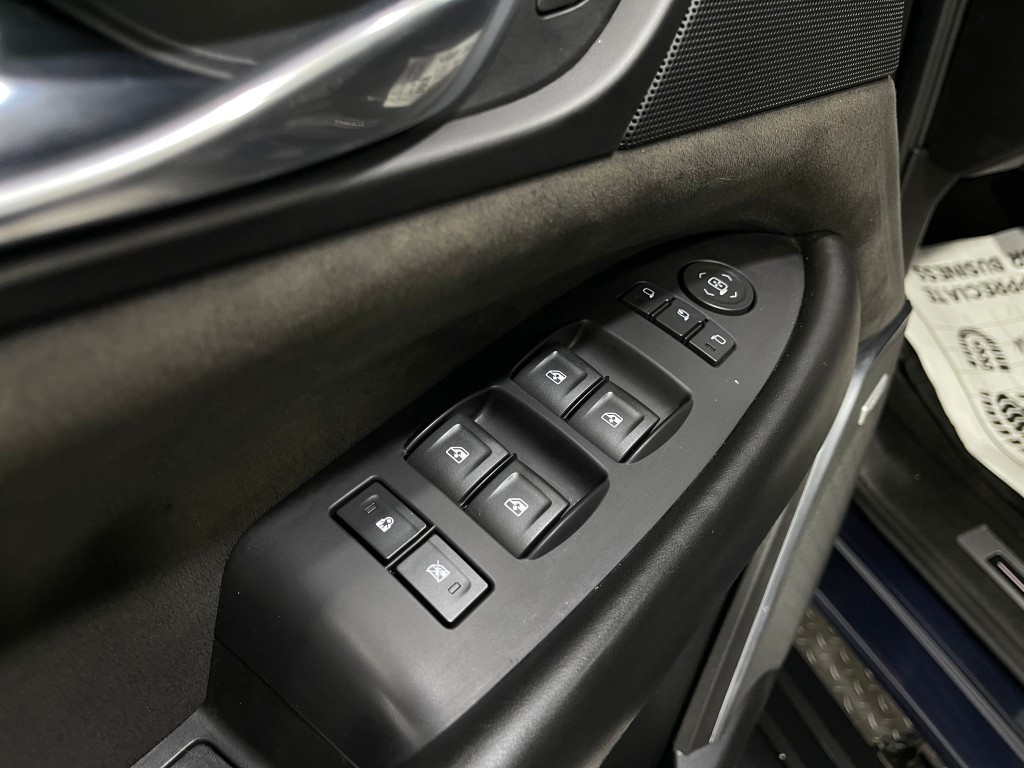 2018 Cadillac Escalade Image 16