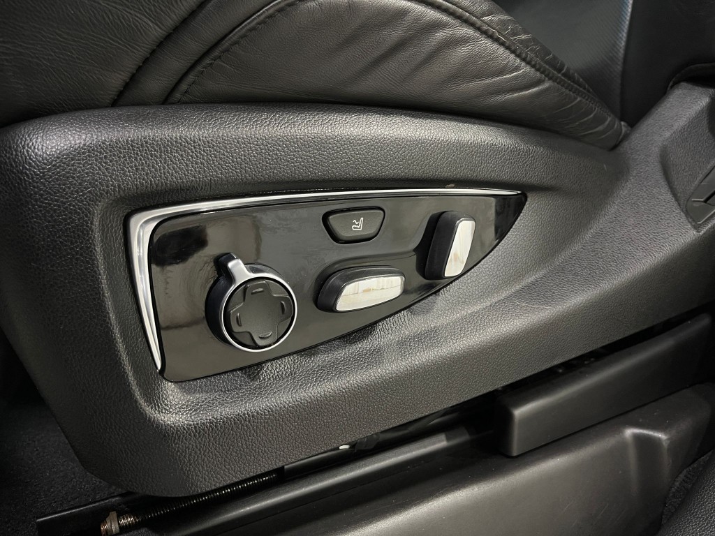 2018 Cadillac Escalade Image 17