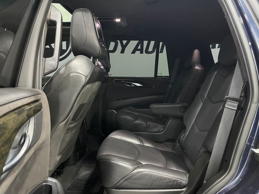 2018 Cadillac Escalade Image 31