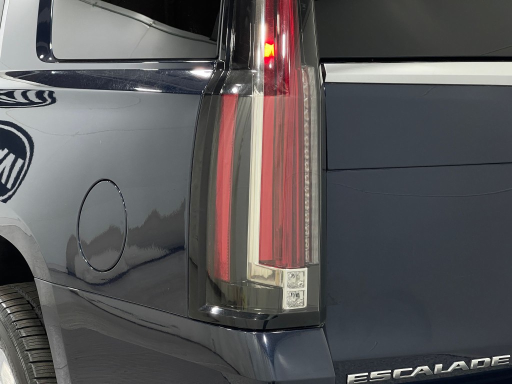 2018 Cadillac Escalade Image 37