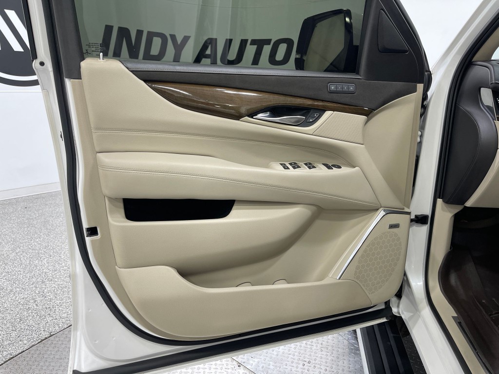 2018 Cadillac Escalade Image 16