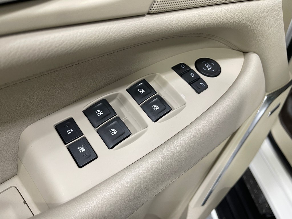 2018 Cadillac Escalade Image 17