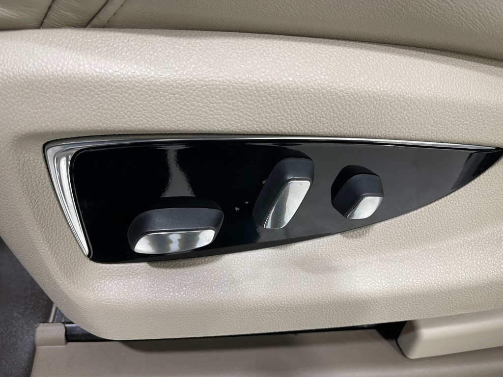 2018 Cadillac Escalade Image 18