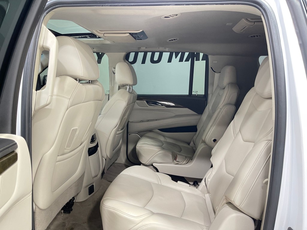 2018 Cadillac Escalade Image 30