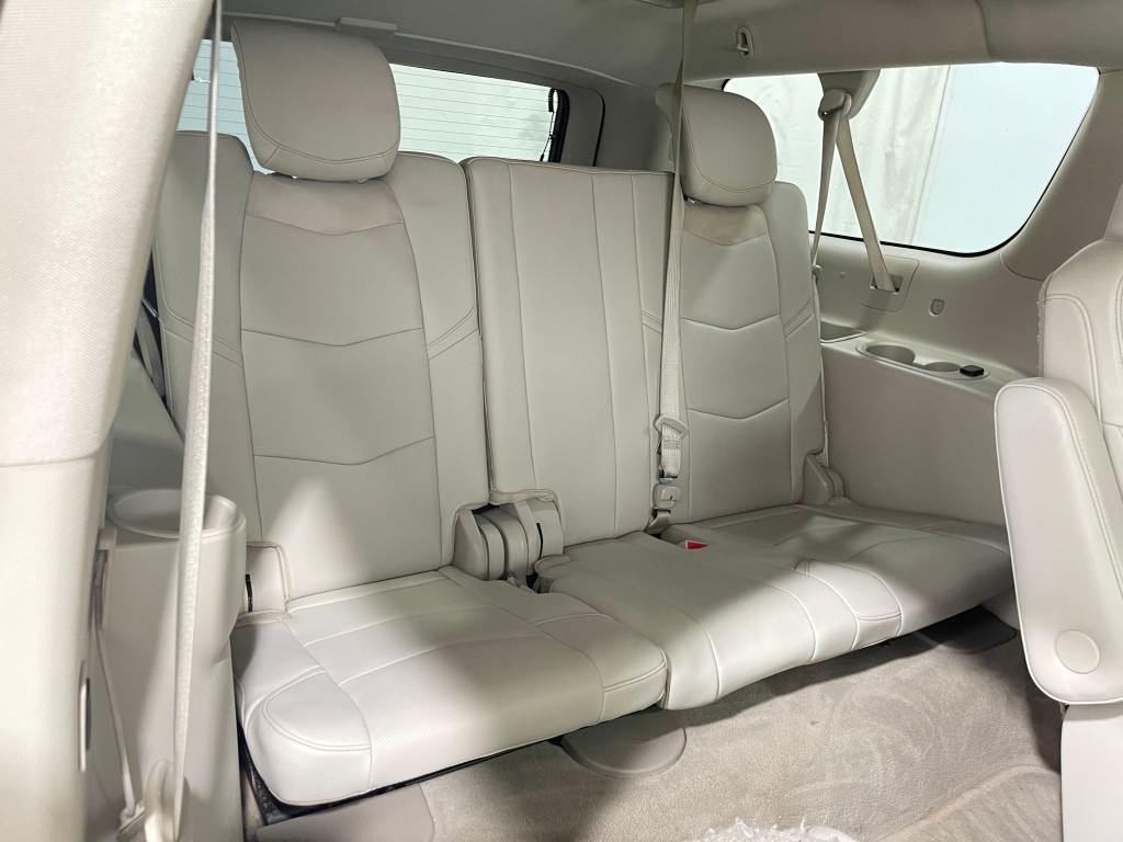 2018 Cadillac Escalade Image 32