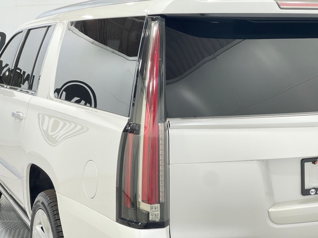 2018 Cadillac Escalade Image 36