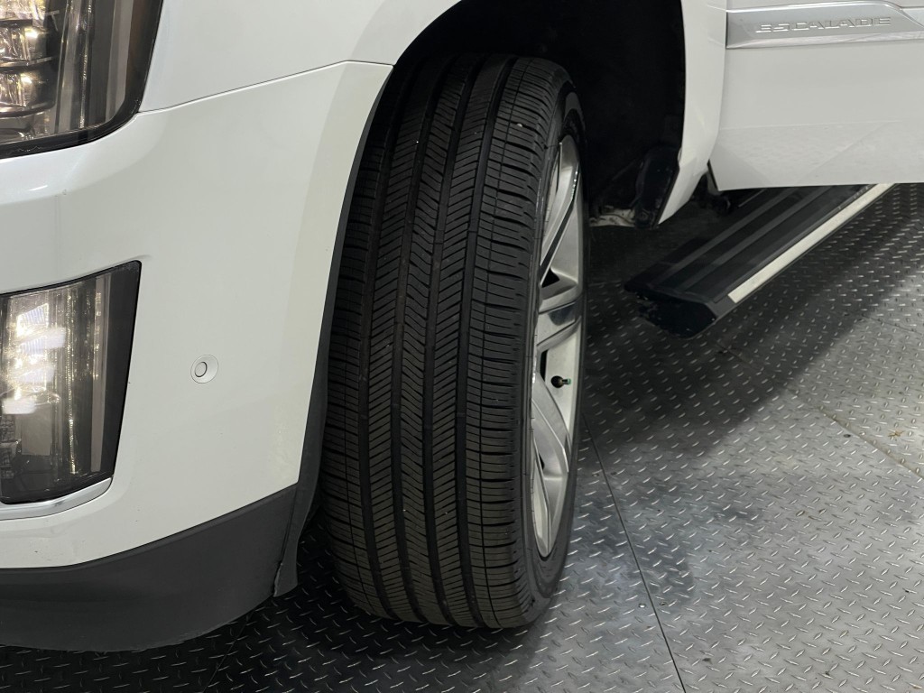 2018 Cadillac Escalade Image 38