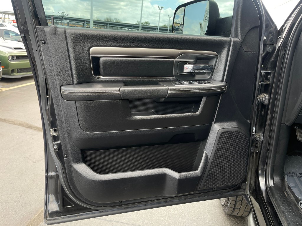 2018 RAM 3500 Image 12