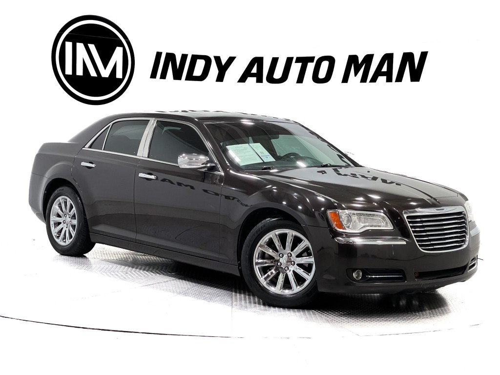 2012 Chrysler 300 Image 2