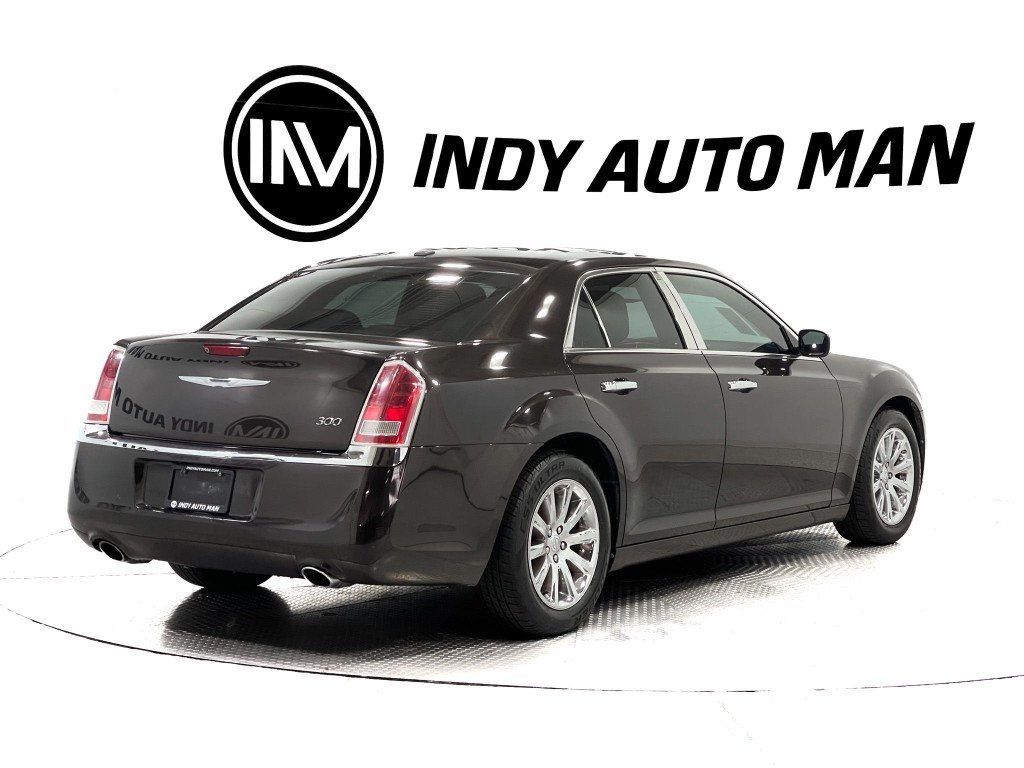 2012 Chrysler 300 Image 4